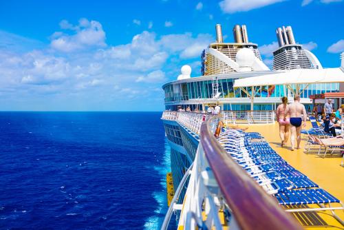 美国加勒比游轮工作人员