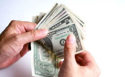 出国打工,没挣钱先交钱是何道理? 出国打工,没挣钱先交钱是何道理?